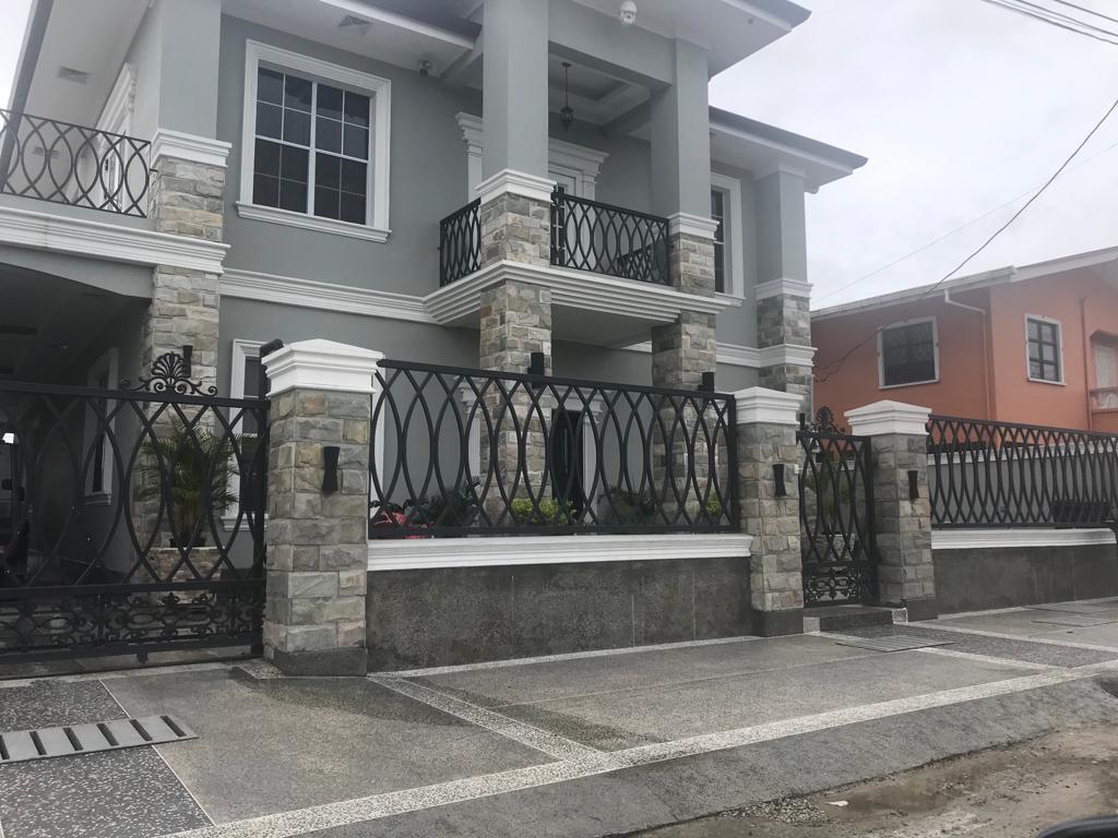 Decorative perimeter fence